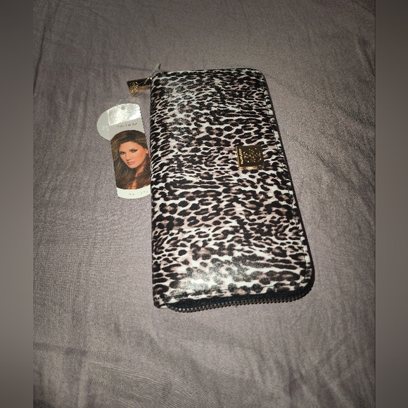 NWT Daisy Fuentes Animal Print Zipper Wallet - Picture 2 of 6